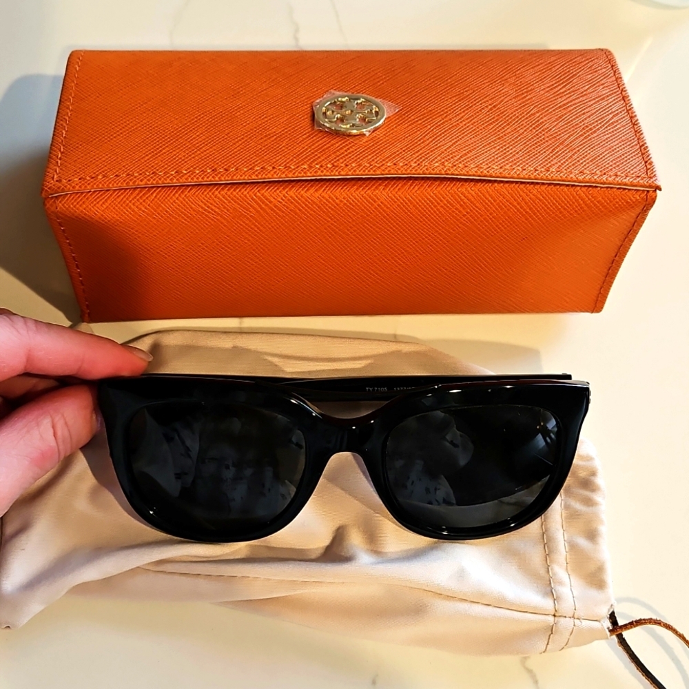 Authentic Tory Burch sunglasses. Like new